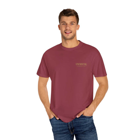 Medusa Beauty Unisex T-shirt in strawberry daiquiri color with small chest logo, modeled by man in casual fit