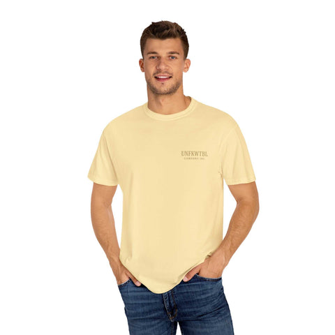 Medusa Beauty unisex T-shirt in pale yellow with small UNFKWTBL logo, relaxed fit, crew neckline, made of 100% ring-spun cotton.